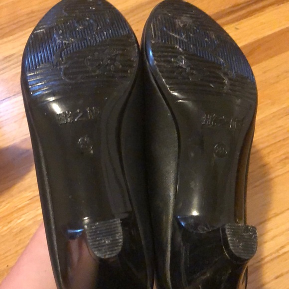 Black short heels - Picture 4 of 7